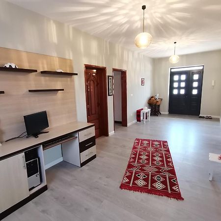 Leatis Apartment Дуррес Екстер'єр фото